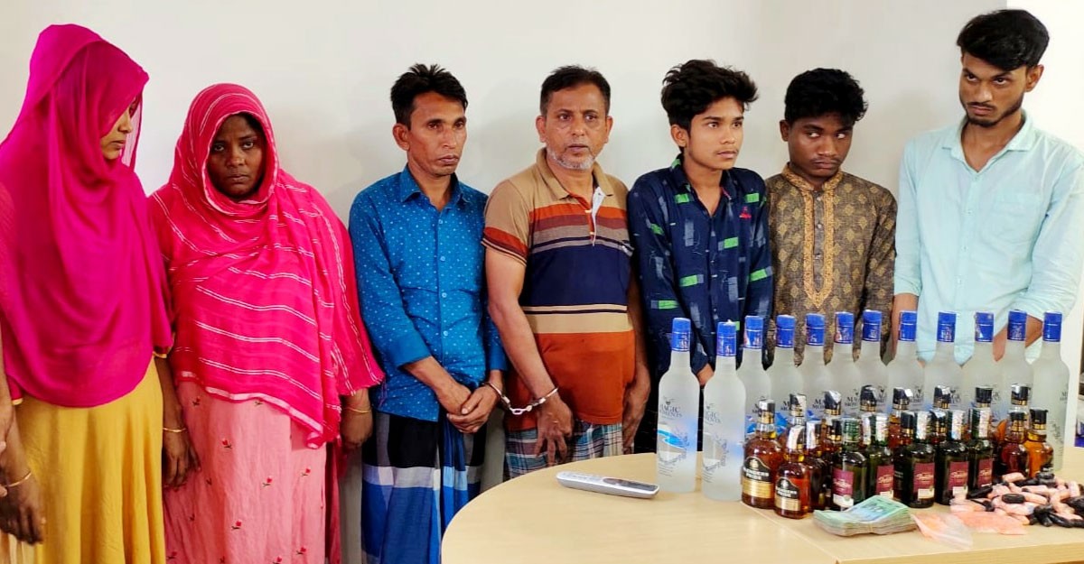 ময়মনসিংহে অভিযান চালিয়ে মাদকদ্রব্যসহ সাত মাদক ব্যবসায়ী আটক